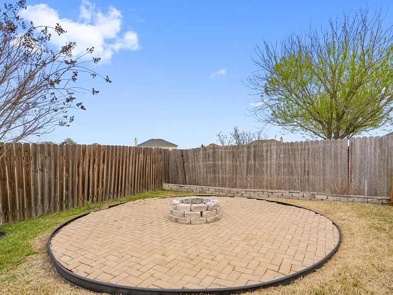 652 Dark Horse Ln — Photo 32