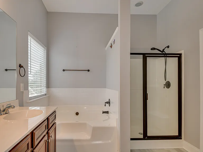 805 Erika Ln — Photo 14