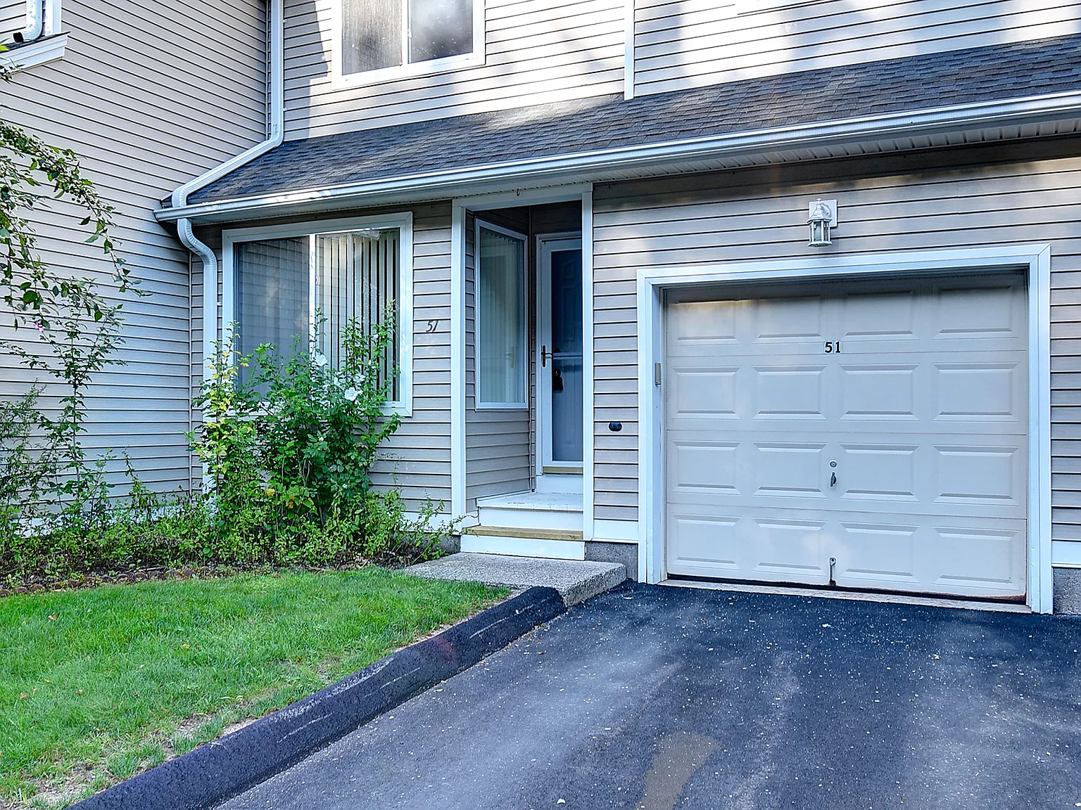 3 bed, 2.5 bath, 2278 sqft, $3,000 — Photo 4