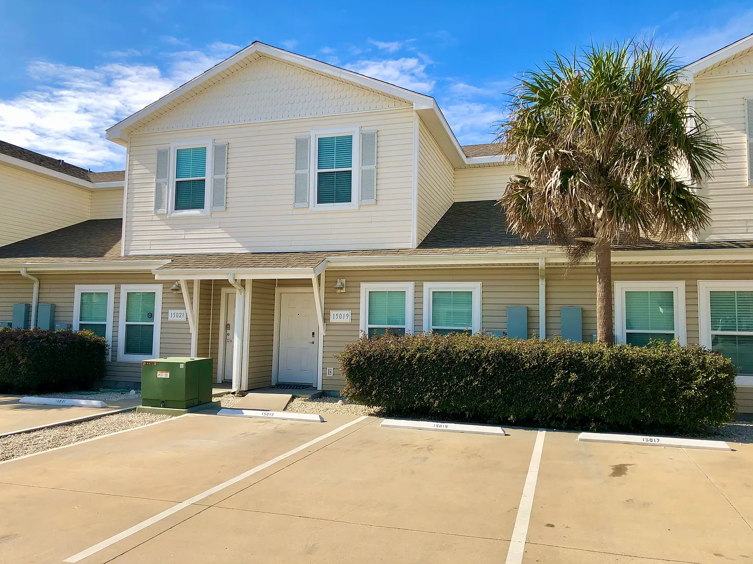 3 bed, 1312 sqft, $4,200 — Photo 2