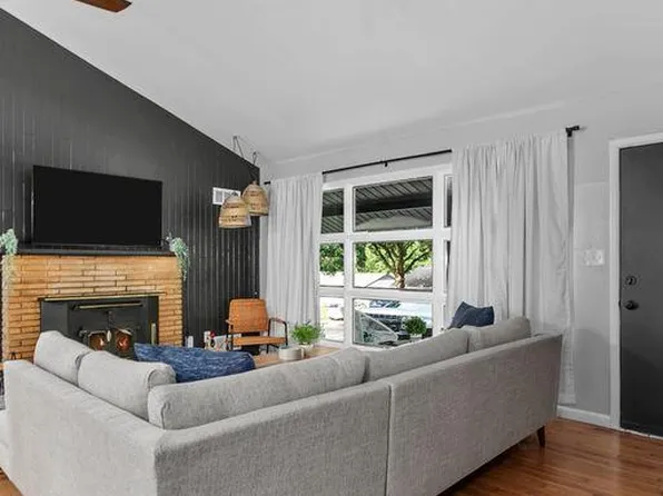 7916 Maple St, Prairie Village, KS 66208