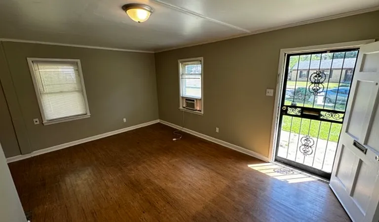2311 Imogene St — Photo 2