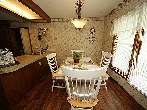 5th image of 129 Fox Chase Dr