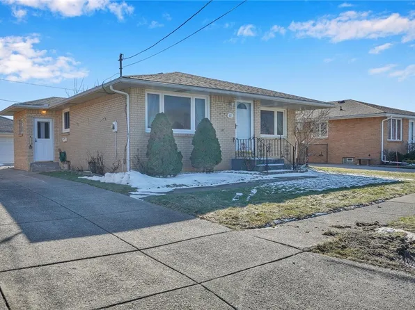 81 Barlow Ave, Lackawanna, NY 14218