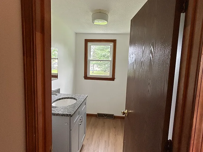 38 Kingston Dr — Photo 6