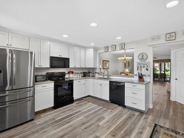 4973 Pepper CIR #F105, NAPLES, FL 34113