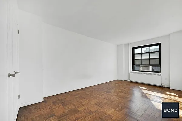 Sold by Bond New York | media 14