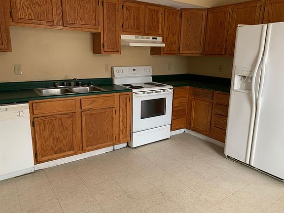 5th image of 925 Altamont Ct APT A