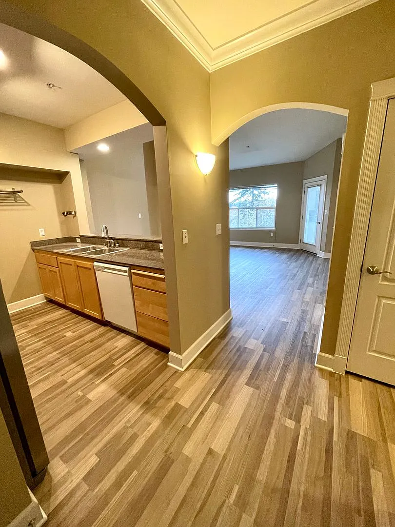 Spacious 2 Bed, 2 Bath Condo — Photo 4