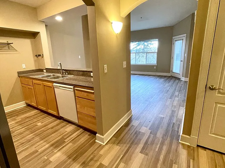 251 W Bakerview Rd #405 — Photo 3