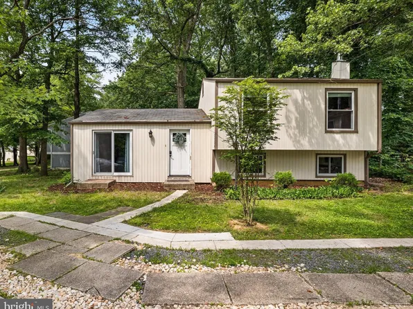 2236 Cocquina Dr, Reston, VA 20191
