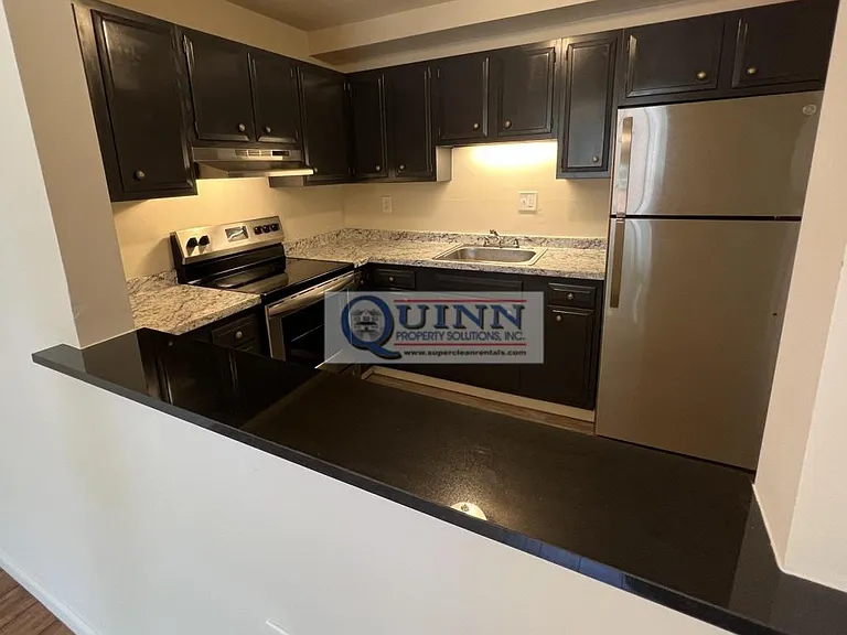 134 E Village Rd — Photo 5