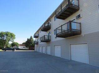 402 26th St N, Moorhead, MN 56560