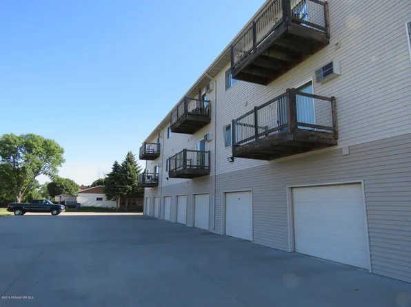 402 26th St N, Moorhead, MN 56560