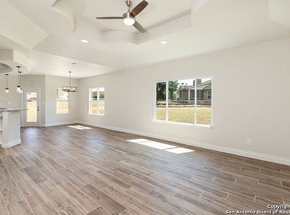 5th image of 383 Glenn Valley Circle