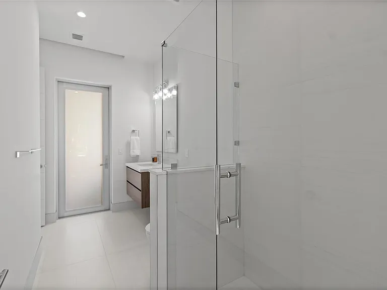 221 Shore Ct #221 — Photo 29