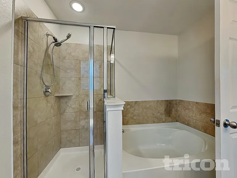 1125 Waggoner Dr — Photo 10