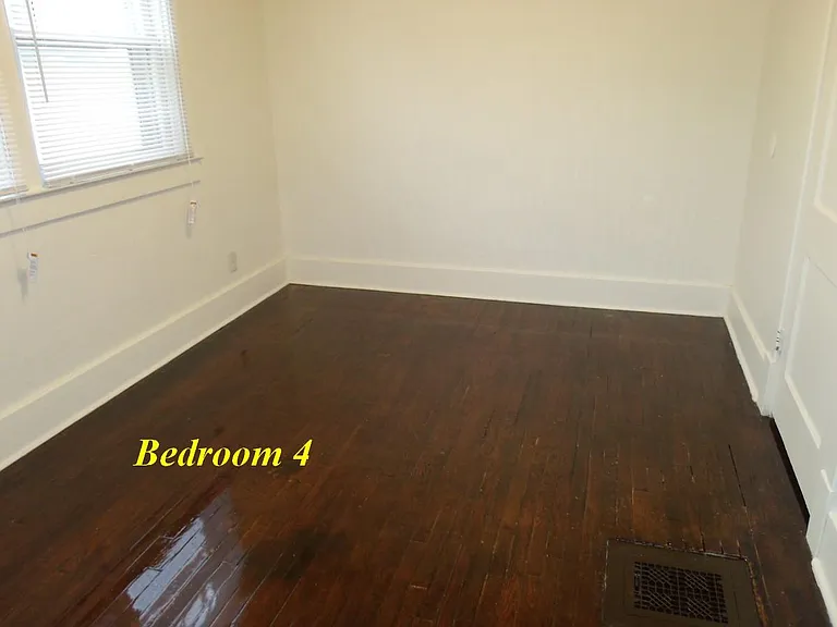 300 N 32nd St — Photo 3