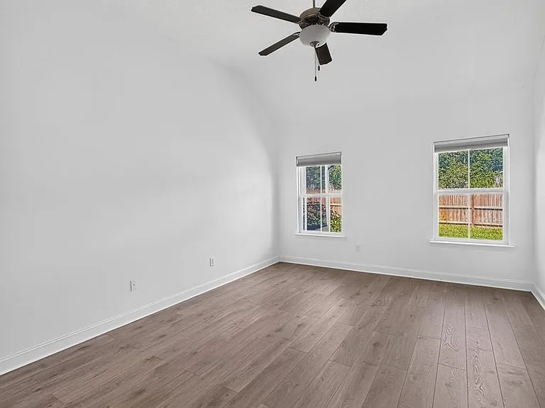 500 Thorp Cir — Photo 12