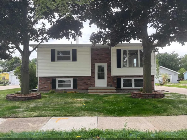 1135 Greenfield Trl, Oshkosh, WI 54904