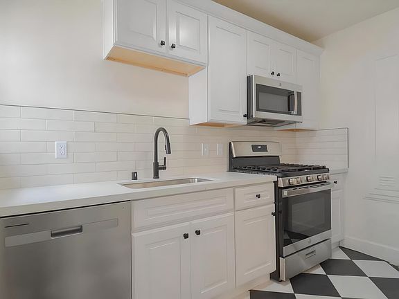 3rd image of 107 N Sweetzer Ave