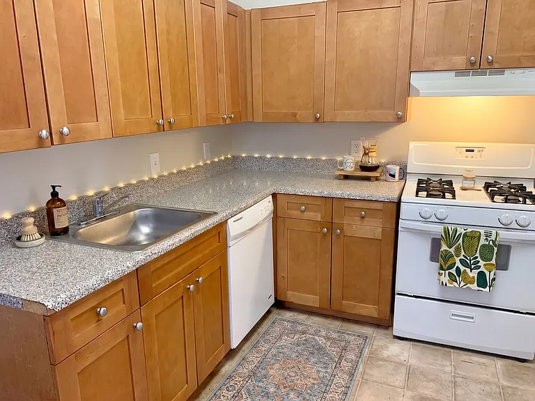 221 Buckingham Pl — Photo 4