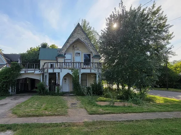 301 7th St, Mena, AR 71953