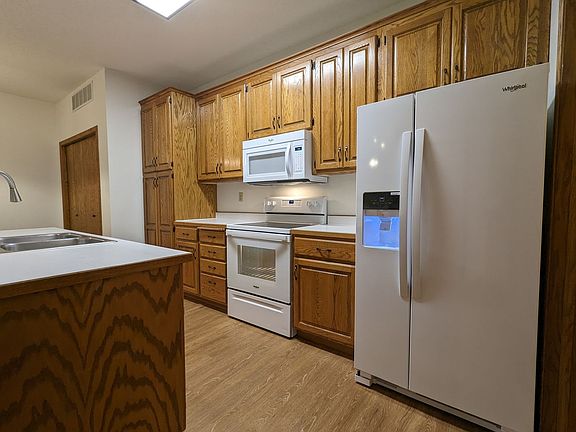 5th image of 3115 23rd Ave S #4bfb3d2c3