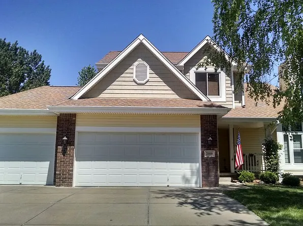2010 Franklin Dr, Papillion, NE 68133