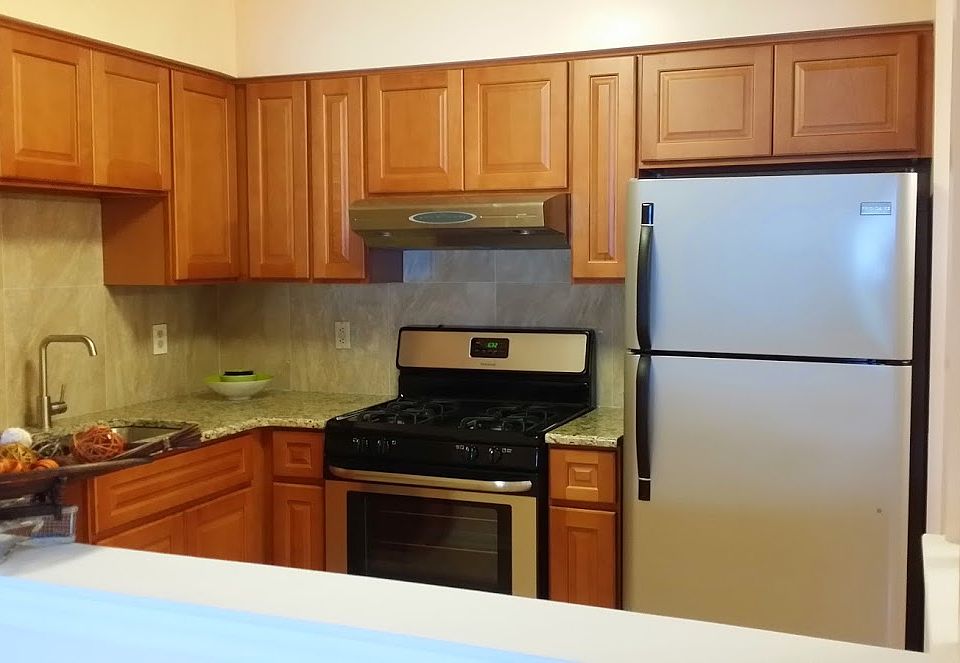 Granite/stainless & cabinets