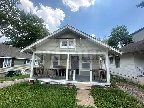 4621 Terrace St Photo 1
