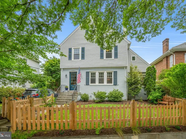804 Russell Rd, Alexandria, VA 22301