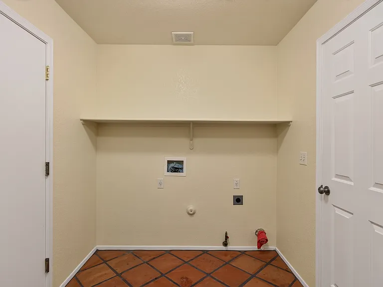 10360 E Malta St — Photo 15