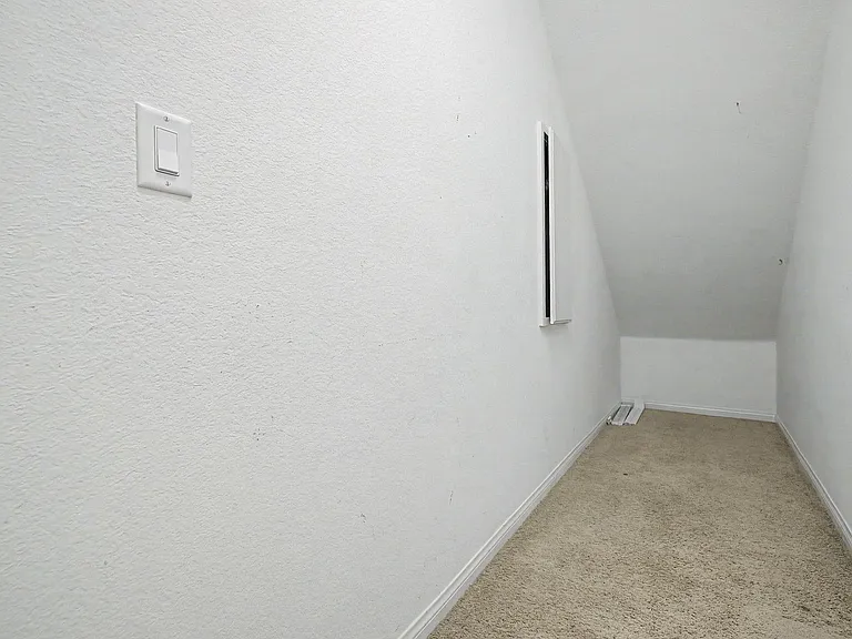 4204 Lower Saxon Ave — Photo 32