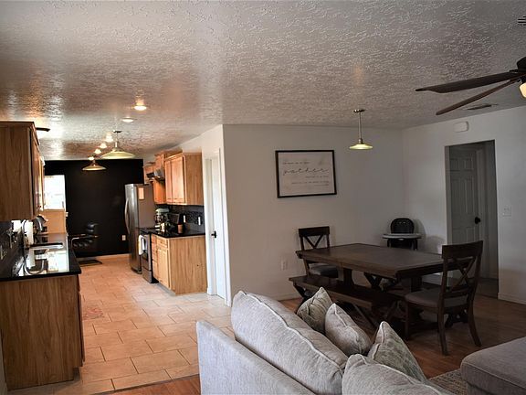 3rd image of 1523 S Avenue E Place