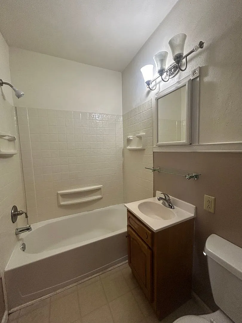 1305 North Church Street A-C — Photo 3