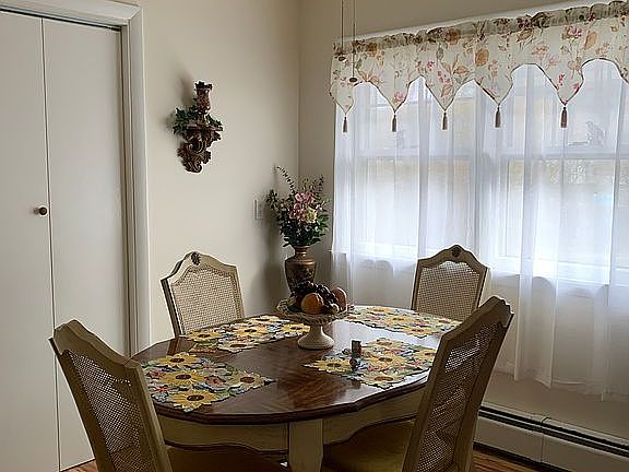 Dining Area 11' x 9'