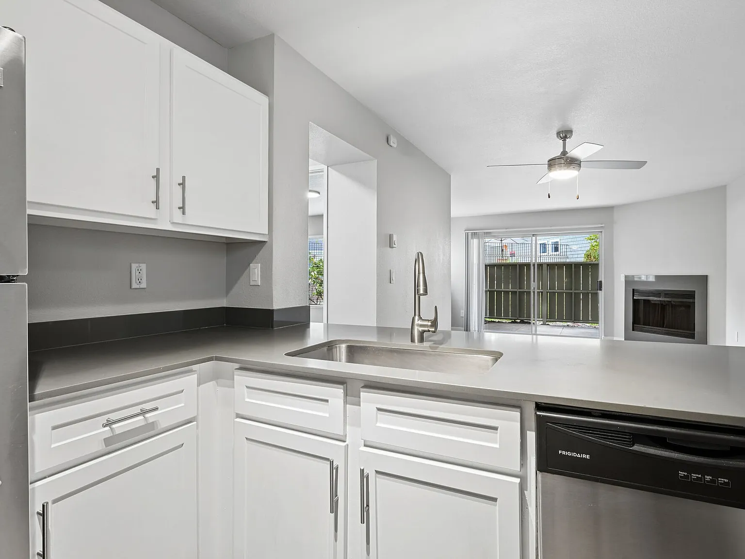 Sterling Pointe — Photo 2