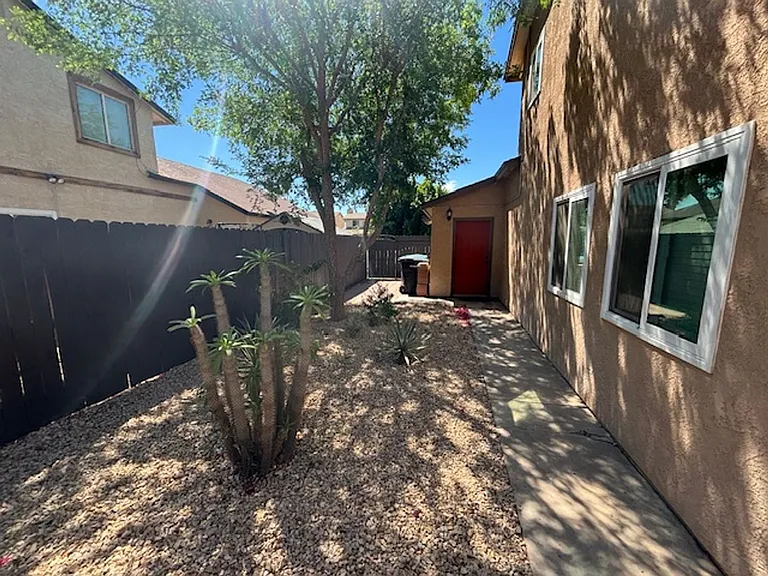 2150 W Hamilton Ave — Photo 20