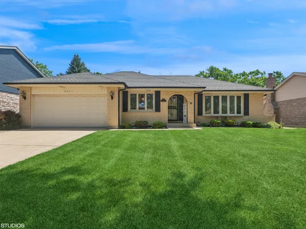 8261 Meadowwood Ave, Woodridge, IL 60517
