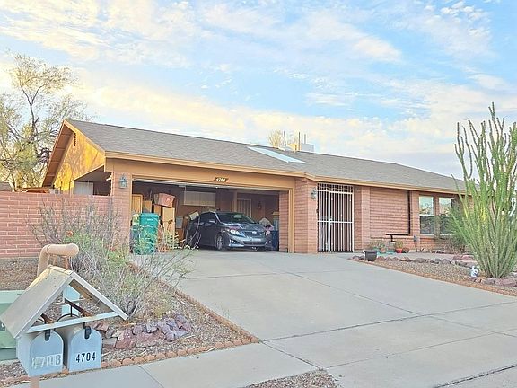 3rd image of 4704 W Wild Horse Dr