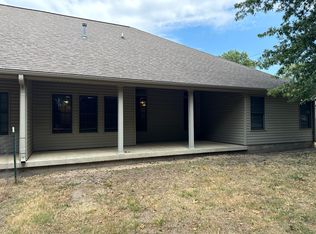 826-828 Wendy Ln, Carthage, MO 64836