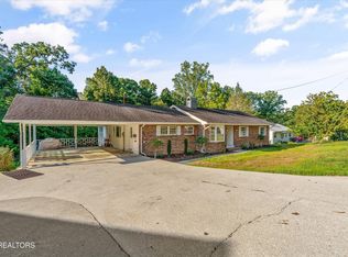 215 Outer Dr, Oak Ridge, TN 37830