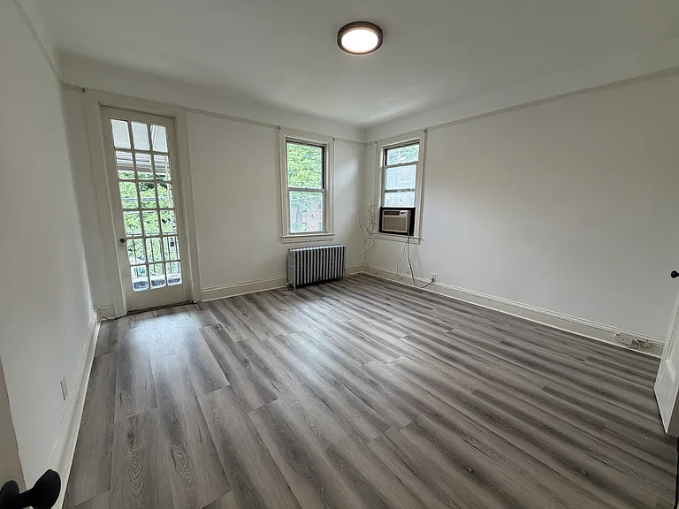 722 E 231st St #1 — Photo 9