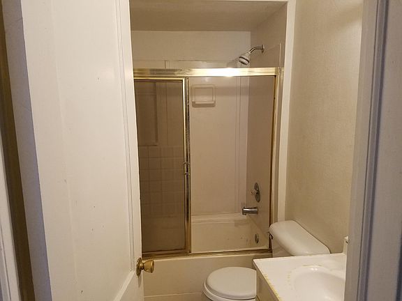 4th image of 1219 Island Ave