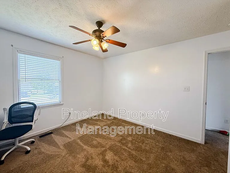 815 Zapata Ln — Photo 7