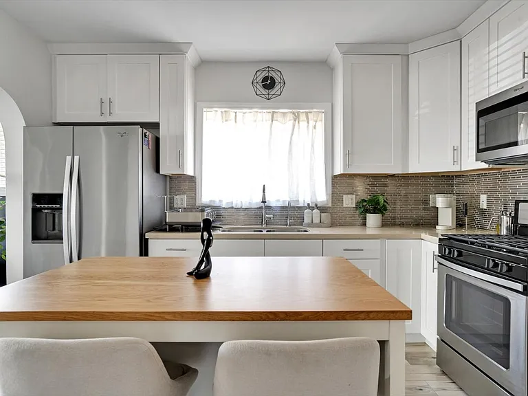 1138 W 52nd St — Photo 14