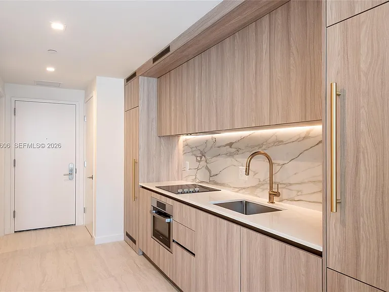 77 SE 5th St #1813 — Photo 1