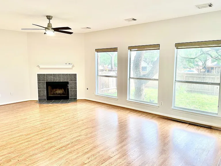 6400 La Carman Ln — Photo 5