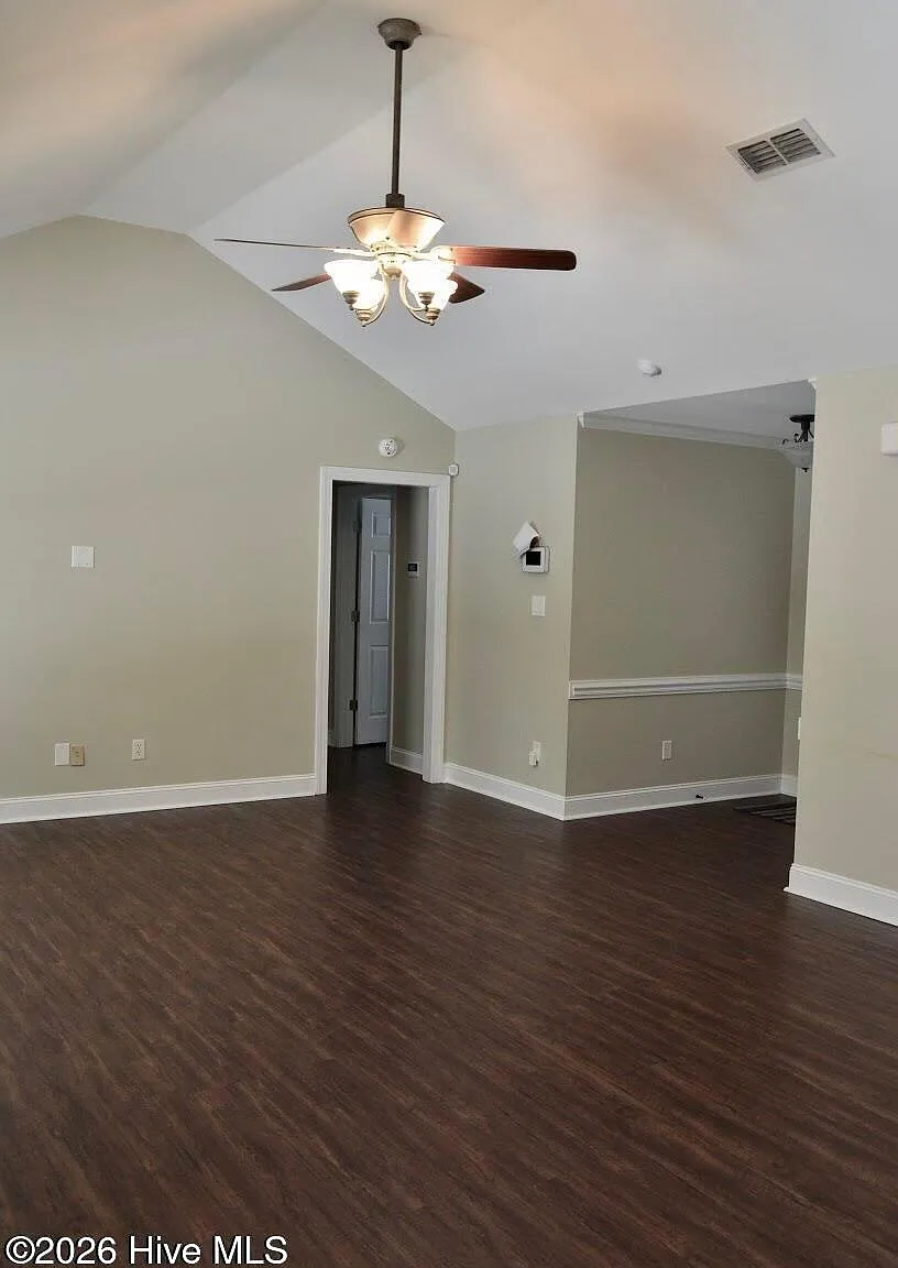3 bed, 2.0 bath, 1505 sqft, $1,750 — Photo 3